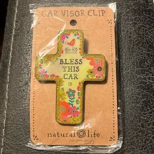 1 Natural Life car visor clip.